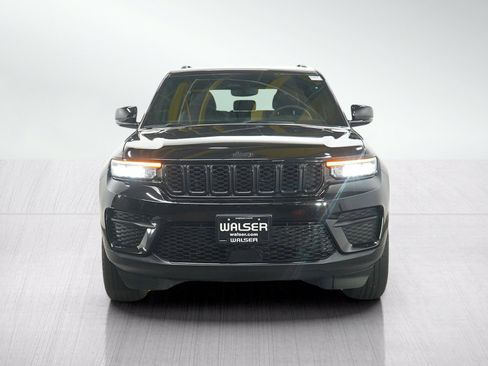 Used 2024 Jeep Grand Cherokee Altitude AWD/4WD image 8