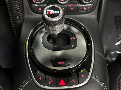 Used 2015 Audi R8 V8 w/ Full Leather Package AWD/4WD image 40