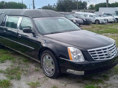 Used 2010 Cadillac DTS Hearse FWD image 4