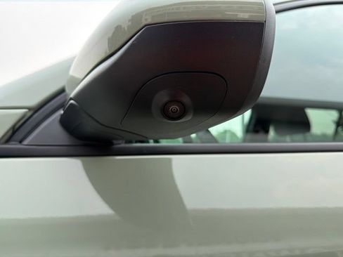 Used 2025 Chevrolet Equinox LT w/ Safety and Technology Package FWD image 11