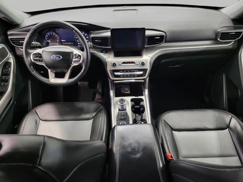 Used 2023 Ford Explorer XLT w/ Equipment Group 202A image 6