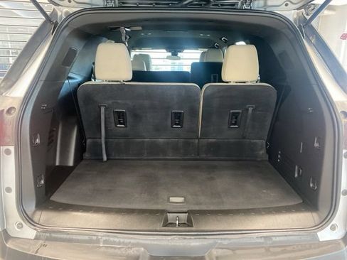 Used 2023 Chevrolet Traverse LS FWD image 7