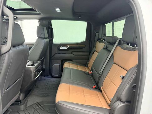 Used 2024 Chevrolet Silverado 1500 High Country image 23