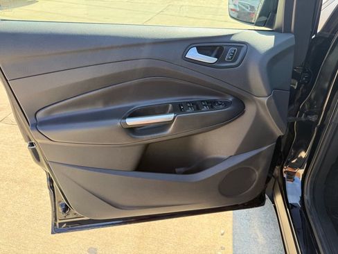 Used 2017 Ford Escape SE w/ Equipment Group 201A FWD image 24