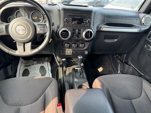 Used 2017 Jeep Wrangler Unlimited Sahara w/ Connectivity Group image 26