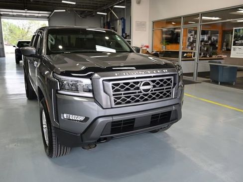 Used 2023 Nissan Frontier SV w/ SV Premium Package image 3