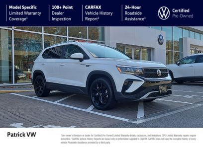 Certified 2022 Volkswagen Taos SE w/ Panoramic Sunroof Package