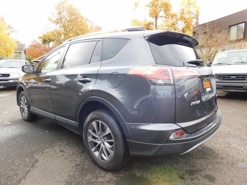 Used 2018 Toyota RAV4 LE Plus image 3