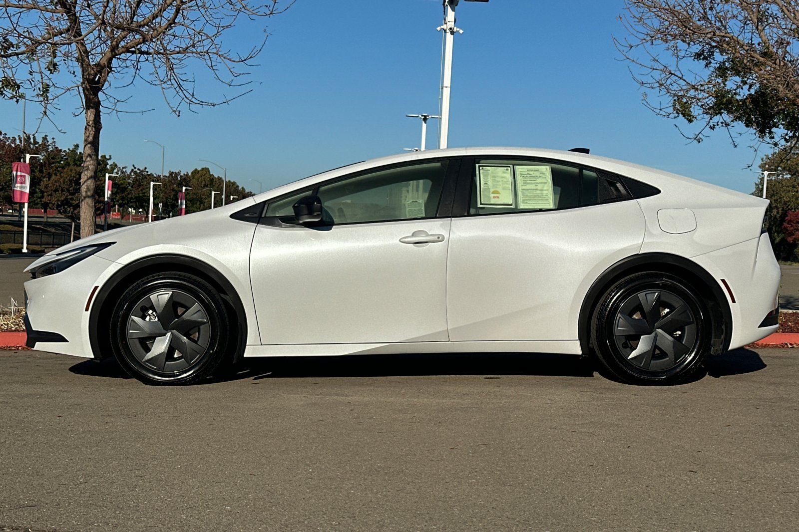 Certified 2026 Toyota Prius Plug-In Hybrid FWD image 8