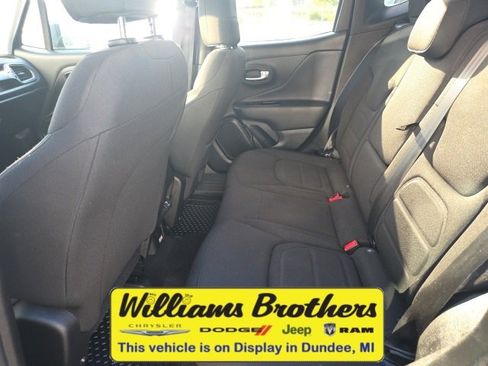 Certified 2022 Jeep Renegade Latitude w/ Convenience Group image 25