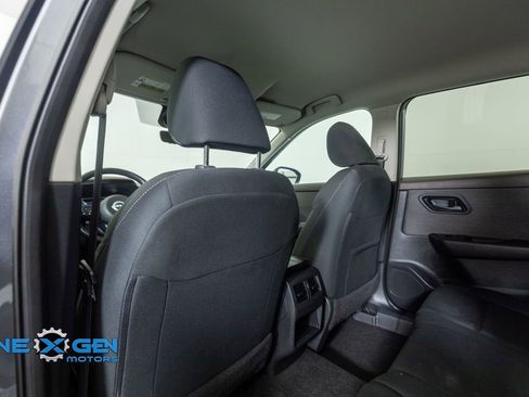 Used 2023 Nissan Rogue S AWD/4WD image 26