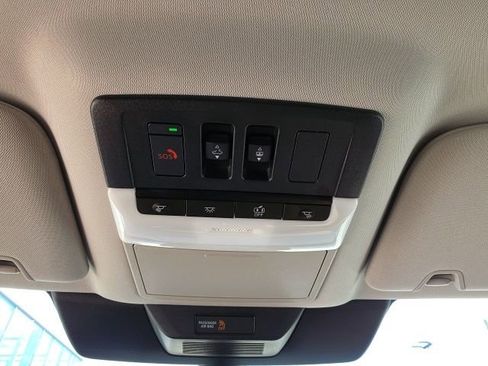 Used 2025 Nissan Pathfinder Platinum w/ Cargo Package image 21