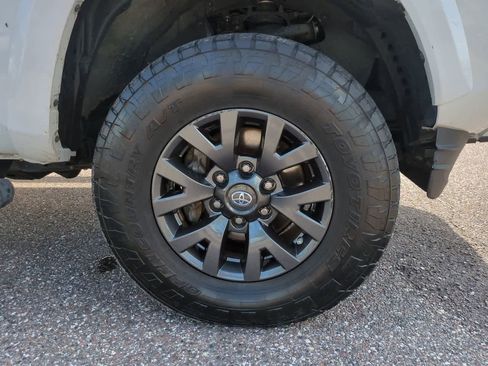 Certified 2020 Toyota Tacoma SR5 AWD/4WD image 11