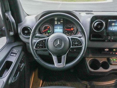 Used 2022 Mercedes-Benz Sprinter 2500 image 22