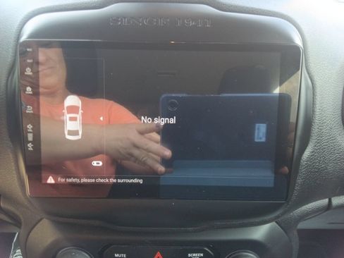 Used 2020 Jeep Renegade Latitude FWD image 27