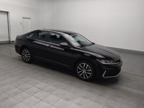 Used 2025 Volkswagen Jetta SE image 11