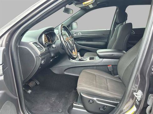 Certified 2021 Jeep Grand Cherokee Laredo image 9