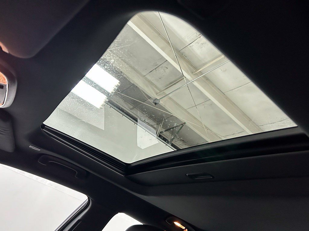 Used 2018 Dodge Charger R/T RWD image 18