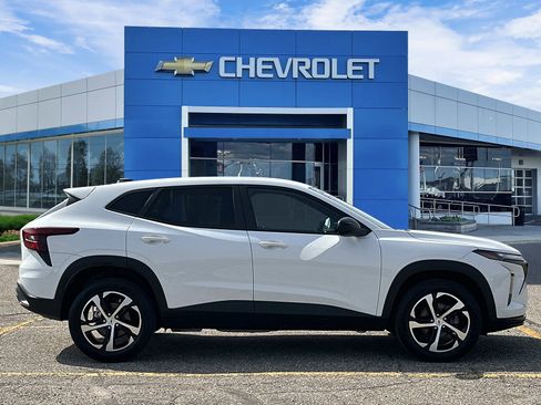 Certified 2024 Chevrolet Trax RS w/ Driver Confidence Package FWD image 5