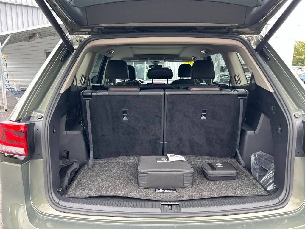 Certified 2024 Volkswagen Atlas Peak Edition SE AWD/4WD image 7