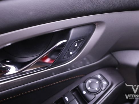 Used 2019 Chevrolet Traverse RS image 18