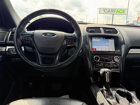 Used 2018 Ford Explorer XLT w/ Equipment Group 202A AWD/4WD image 30