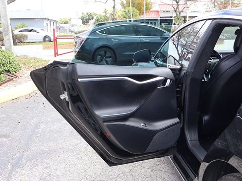 Used 2017 Tesla Model S 75D image 24