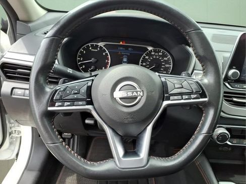 Used 2024 Nissan Altima 2.5 SR FWD image 18