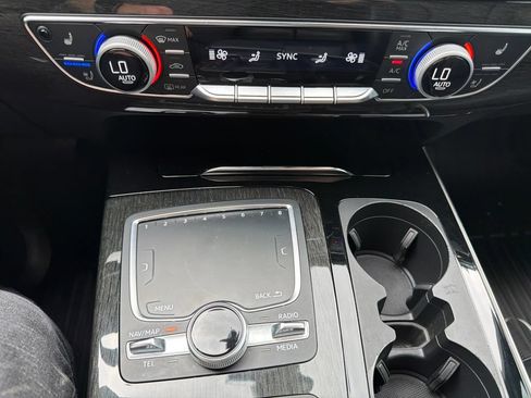 Used 2018 Audi Q7 3.0T Prestige w/ Prestige Package AWD/4WD image 25