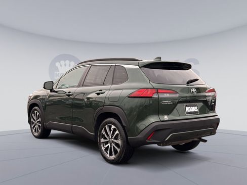 Used 2022 Toyota Corolla Cross XLE w/ Convenience Package image 4