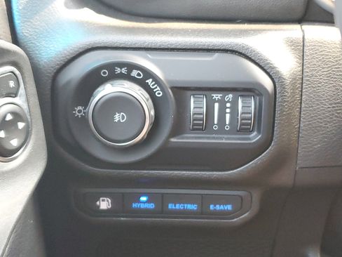 Used 2022 Jeep Wrangler Unlimited Sahara image 22