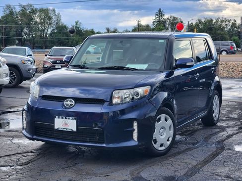 Used 2014 Scion xB FWD image 1