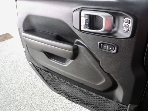 Used 2021 Jeep Gladiator Sport image 21