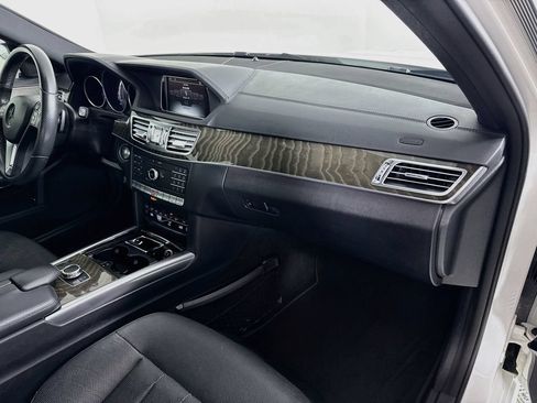 Used 2016 Mercedes-Benz E 400 Sedan image 23
