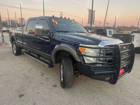 Used 2011 Ford F350 Lariat w/ Lariat Interior Pkg image 4