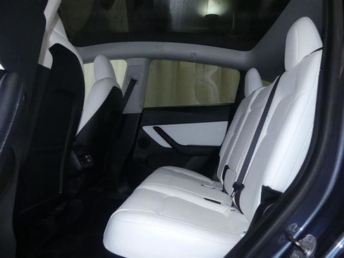 Used 2021 Tesla Model Y Long Range image 21