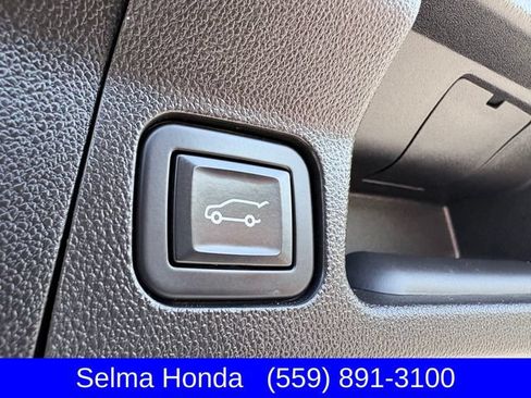 Used 2022 GMC Acadia SLE w/ Driver Convenience Package FWD image 28