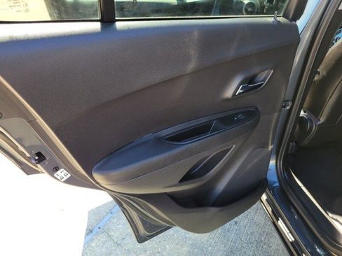 Used 2016 Chevrolet Trax LT w/ LT Convenience Package image 27