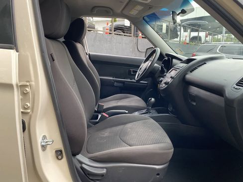 Used 2012 Kia Soul FWD image 19