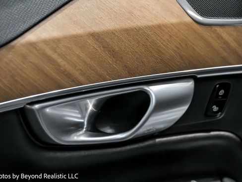 Used 2024 Volvo XC90 B6 Plus image 20