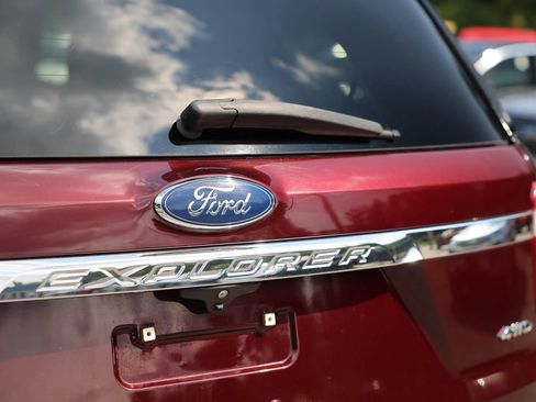 Certified 2018 Ford Explorer XLT AWD/4WD image 29