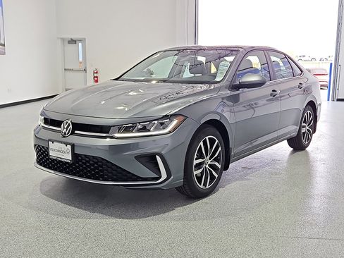 New 2026 Volkswagen Jetta SE image 2