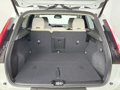 Certified 2026 Volvo XC40 B5 Ultra w/ Climate Package AWD/4WD image 40
