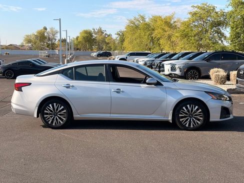 Certified 2024 Nissan Altima 2.5 SV w/ SV Premium Package FWD image 7