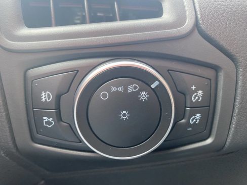 Used 2017 Ford Focus SE image 34