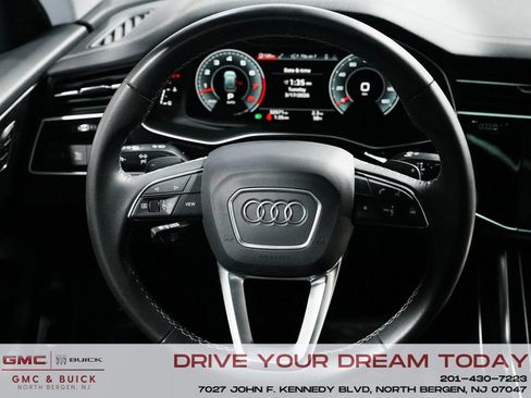 Used 2023 Audi Q8 Premium image 29
