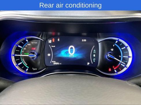 Used 2024 Chrysler Pacifica Premium FWD image 15