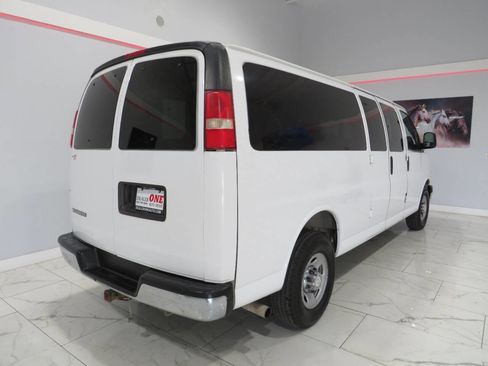 Used 2017 Chevrolet Express 3500 LT w/ LT Preferred Equipment Group RWD image 3