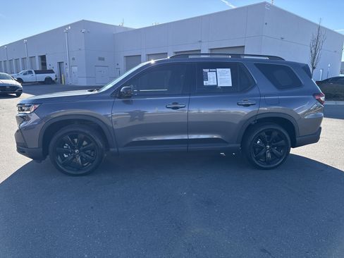 Used 2025 Honda Pilot Black Edition image 6