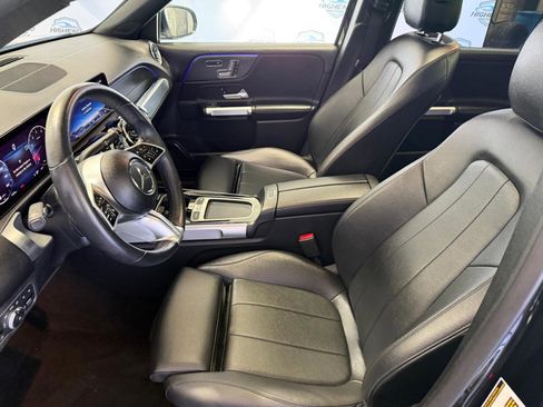 Used 2025 Mercedes-Benz GLB 250 4MATIC image 17